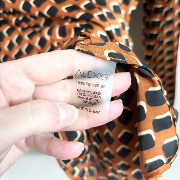 Alexis printed satin feel blouse button front M - Picture 3 of 4